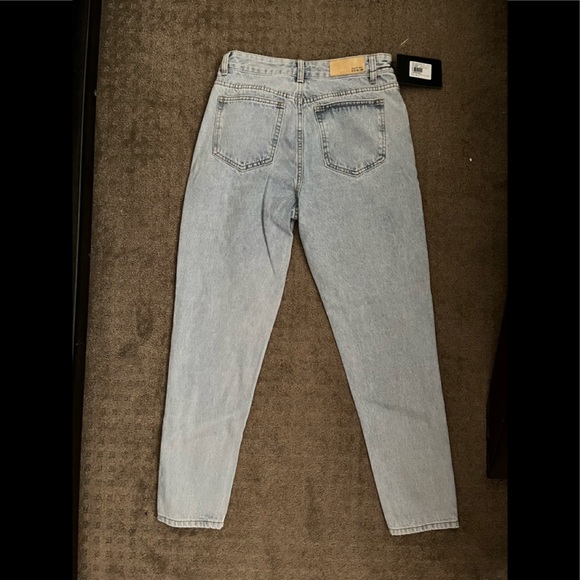 Debbie High-waisted Mom Jeans Bleach Wash with tags - Picture 1 of 3